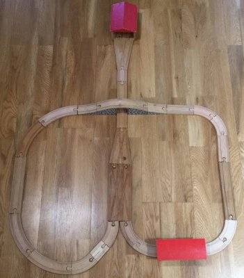 THOMAS &FRIENDS WOODEN RAILWAY Tunnel Bridge Shed Set - Image 1 of 4