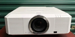 Mitsubishi WL7200U LCD Projector 1280x800 WXGA 2000:1 5500 lumens /611 HRS - Picture 1 of 11
