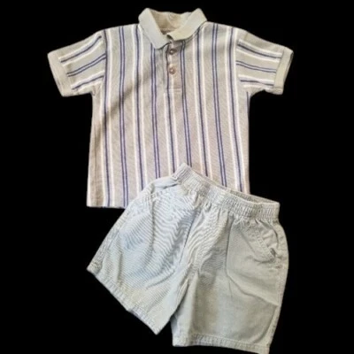 * Conjunto de pantalones cortos chinos y polo a rayas verdes TKS BASICS para niños talla 2T Foto 1 de 4