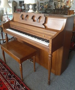 antique wurlitzer spinet piano