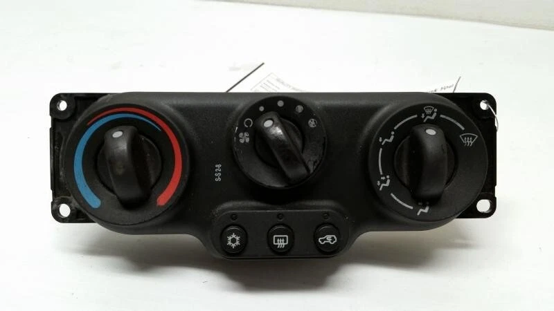 2005 Chevrolet Equinox A/C AC Temperature Heater Climate Control OEM - Image 1 of 4