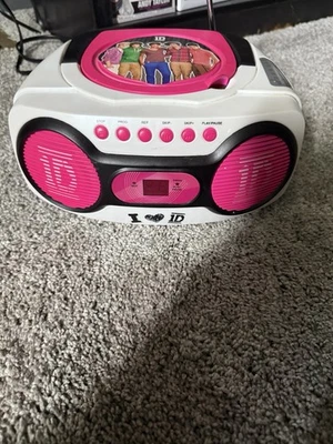 One Direction 1D Portable AM/FM Radio CD Player Boombox RARE - READ DESCRIPTION - Image 1 of 4