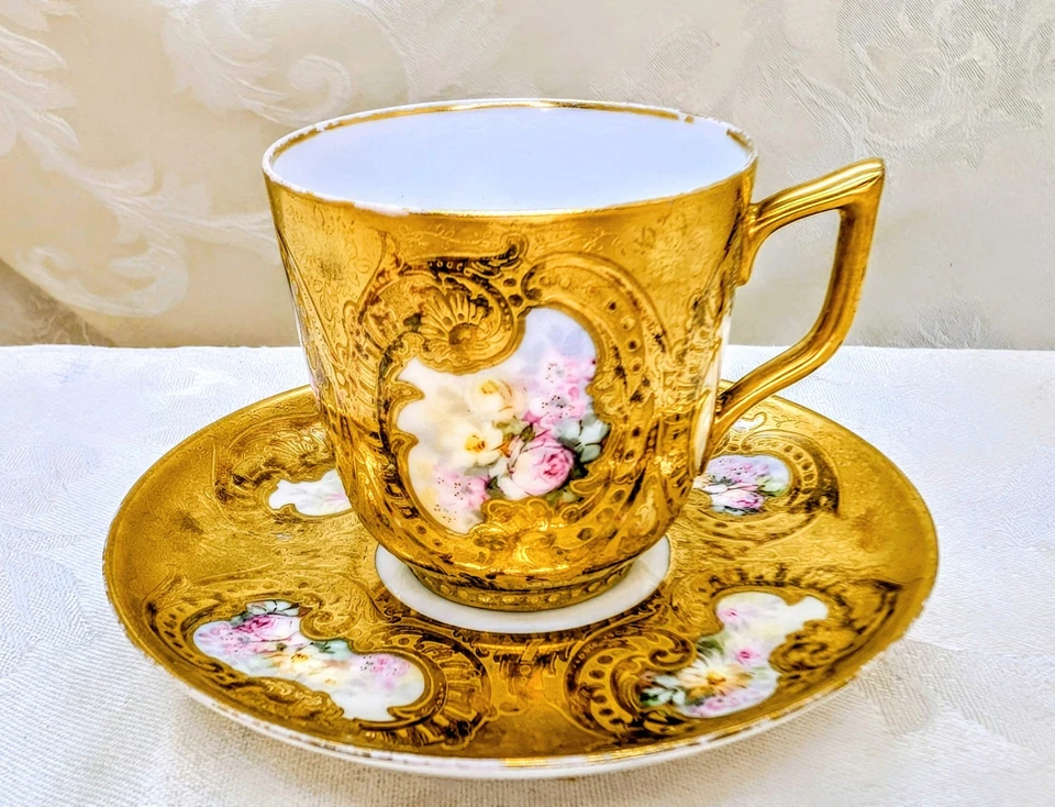 Antiguo platillo de taza Demitasse pintado a mano de mediados de 1800 dorado pesado incrustado floral Foto 1 de 4