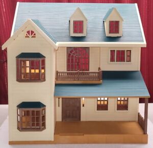 Epoch Calico Critters Deluxe Village Green Hill House