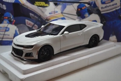 AUTOart MODELS - CHEVROLET CAMARO ZR1 - WHITE - 1/18 SCALE MODEL CAR - 71202 - Image 1 of 4