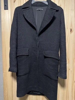 Chaqueta para mujer Zara US XS negra tejida gofre con botones Foto 1 de 4