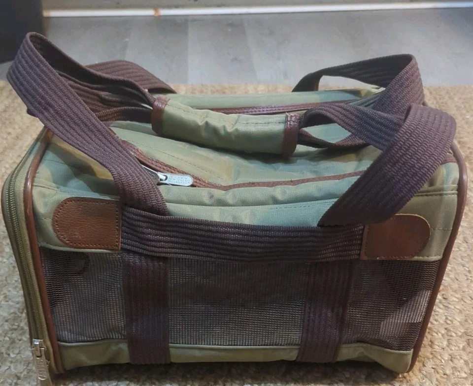Bolsa de Viaje Sherpa Original Deluxe Porta Mascotas Verde Oliva Aprobada por Aerolínea PEQUEÑA Foto 1 de 4