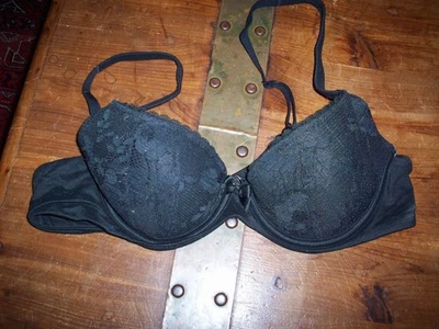 Sujetador Victoria's Secret para mujer 34A Body de Victoria forrado Demi con aros negro Foto 1 de 4