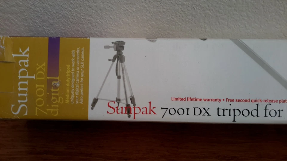 Sunpak 7001DX (620-070Dx) Medium Duty Tripod/pan head Exctended 58.3" Weigt 2.9L - Image 1 of 4