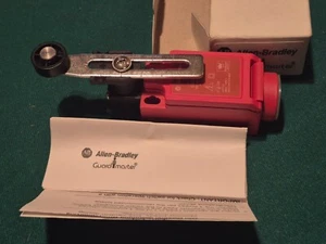 Allen Bradley 440P-CALB03E Safety Limit Switch - Picture 1 of 4