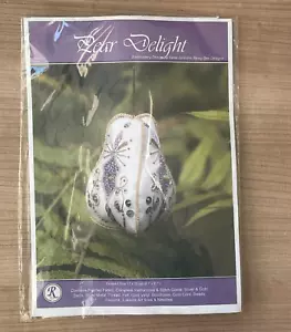 EMBROIDERY KIT: PEAR DELIGHT: 17 x 22cm - Picture 1 of 1