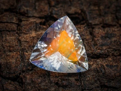 1.5 Carat Golden Rainbow Moonstone Gemstone Faceted 8x8x4 MM Trillion Shape - Image 1 of 3