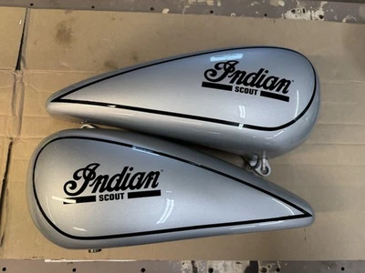 Tanques de gasolina Indian Motorcycle Scout plateados/negros combustible izquierda/derecha con llave de tapas Foto 1 de 4