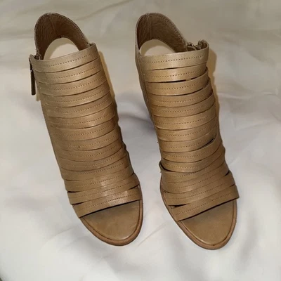 Botines enjaulados Donald J Pliner Kasia talla 8,5 M Foto 1 de 4