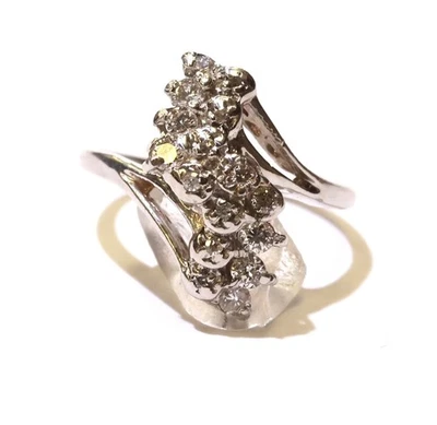 Anillo con racimo de diamantes SI2 H de oro blanco de 10k antiguo patrimonio para mujer 2,1 g 3,5 Foto 1 de 4