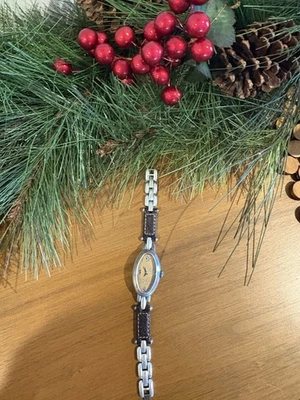 Reloj Silpada Madreperla T2127 Retirado Tonos Plateados Foto 1 de 3