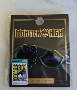 2024 SDCC LITTLE SHOP OF PINS MATTEL MONSTER HIGH SKULLETTE & FANGS PIN /300 - Picture 1 of 1