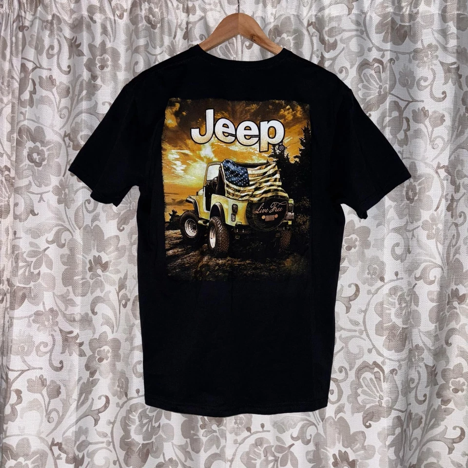 NUEVA Camiseta Jeep Wrangler Bandera Americana Live Free Sunset Negra Talla L Grande Foto 1 de 4