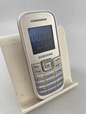 Samsung GT-E1200i White Tesco Network Single Sim 1.5" Basic Mobile Button Phone - Image 1 of 4