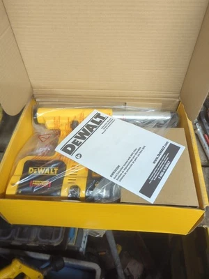 NEW DEWALT DWH303DH Onboard Dust Extractor for 1in. SDS Plus Hammers - Image 1 of 3