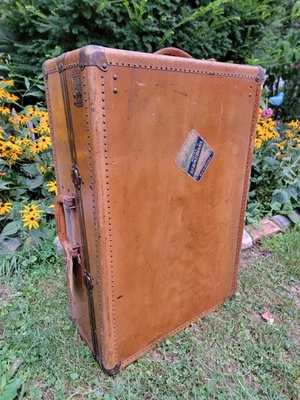 Antigo baú de guarda-roupa a vapor Belber com rack de roupas e gavetas.   - Imagem 1 de 4