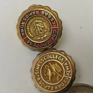 2 prendedores universitarios vintage   - Imagen 1 de 3