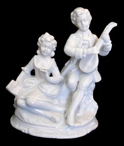 Vintage Capodimonte Paar mit Gitarre Blanc de Chine glänzend Porzellan Figur min - Bild 1 von 11