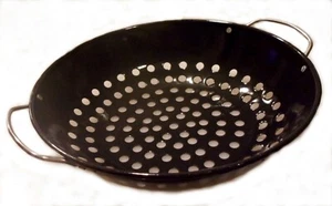 Nice Solid BLACK Enamel COLANDER - STRAINER 10½"wide x 2½"deep + Handles NOS - Picture 1 of 5