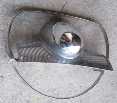 ¿Plymouth Hollywood 1956? Centro del volante y anillo de bocina roto bisel cromado Foto 1 de 4