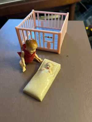 Renwal dollhouse lot, #120, #118: toddler, baby in bed, playpen - Image 1 of 4