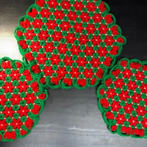 3 PIECE SET: Vintage Handmade Crocheted Center Piece & Coordinating Potholders - Picture 1 of 6