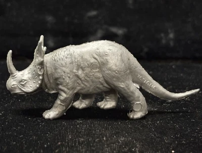 Figura de juego prehistórico PMC de plástico Styracosaurus gris plata vintage de los años 60 Foto 1 de 4