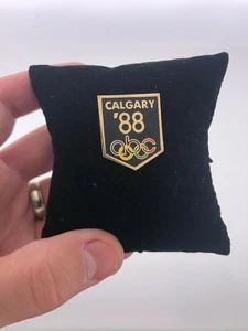 1988 Calgary Winter Olympics ABC Lapel Pin Black - Picture 1 of 2