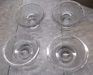 4 PIATTI FLOREALI VITTORIANI SMERLATI VETRO TRASPARENTE EAPG ANTICO PIATTO FLOREALE - Foto 1 di 6