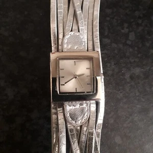 Avon Ladies Wrist Watch Pre Owned Rarely Worn Excellent condition Nice strap - Picture 1 of 5