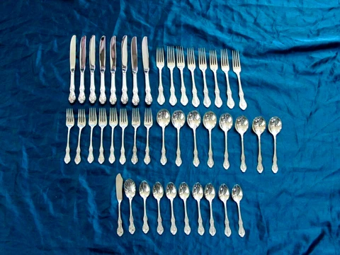 Lambeth Manor By International Sterling Silver Flatware for 8 / 42 pc. 1421 gr Cover