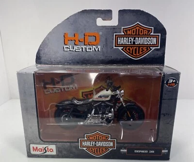 Maisto 1/18 Scale HARLEY DAVIDSON “H-D CUSTOM" - Image 1 of 4