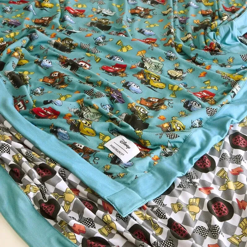 Posh Peanut Disney Cars & Piston Cup Luxe Patoo Bambú Manta Azul Foto 1 de 4