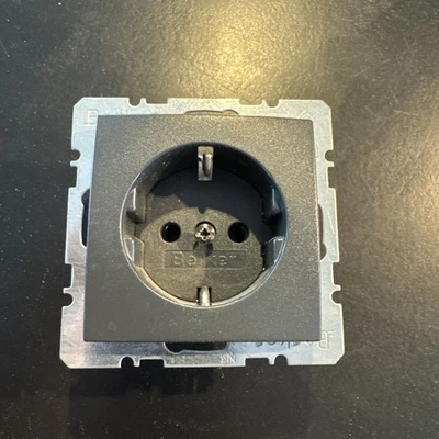 Berker 47431606 Schuko Steckdose für S.1 B.1 B.3 B.7 anthrazit matt - Bild 1 von 3