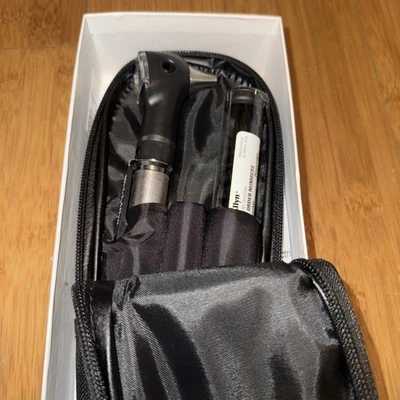 Otoscopio con mango Welch allyn 22821 PocketScope Foto 1 de 3