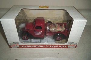 Kent Feeds 1938 International D-2 Pickup Truck First Gear - Bild 1 von 4