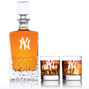 New York Yankees Engraved Baseball Decanter Set - Baseball Team Design AZG123-ZC - Picture 1 of 6