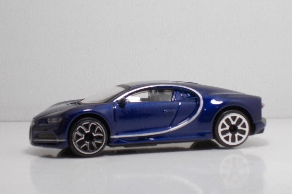 Bburago 00793 BUGATTI CHIRON "Blue" METAL Scala 1:43 - Immagine 1 di 2