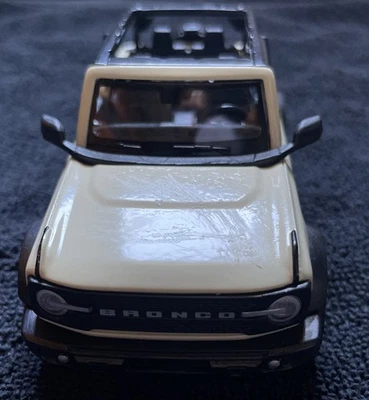 Ford Bronco 2dr - RMZ City 1:32 Diecast Car 5073 - Image 1 of 4