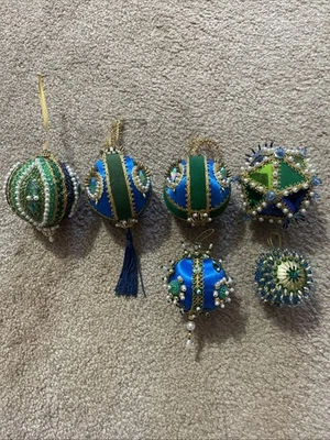 Adornos de pasador de árbol de Navidad vintage lentejuelas con cuentas ornamentado hecho a mano azul verde - Imagen 1 de 4