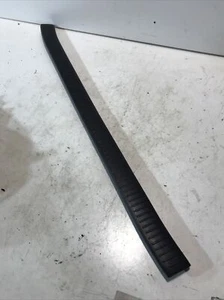 TOYOTA RAV4 2005 ACA23 PUERTA TRASERA PLACA DE DESGASTE DE PLÁSTICO GENUINA - Imagen 1 de 3