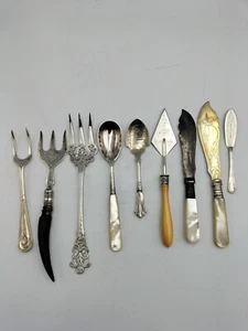 Konvolut Antik Besteck Einlegegabeln Butterstreuer Löffel MOP Horngriffe Silber - Bild 1 von 23