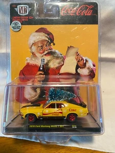 M2 1970 Ford Mustang Mach-1 351 Coca-Cola Santa mit Vitrine Limited Edition - Bild 1 von 16