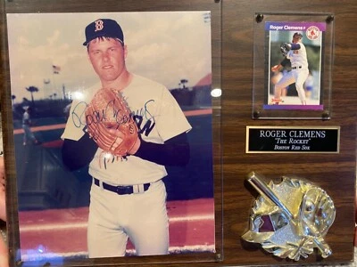 Roger Clemens autographed 8.5*11 photo and 1989 JonRuss Baseball Card Plaque  - Image 1 of 4