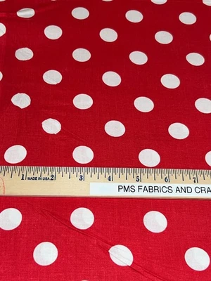 Tela de lunares grandes 100% algodón por yarda 36 x 44 fondo ROJO puntos blancos Foto 1 de 4